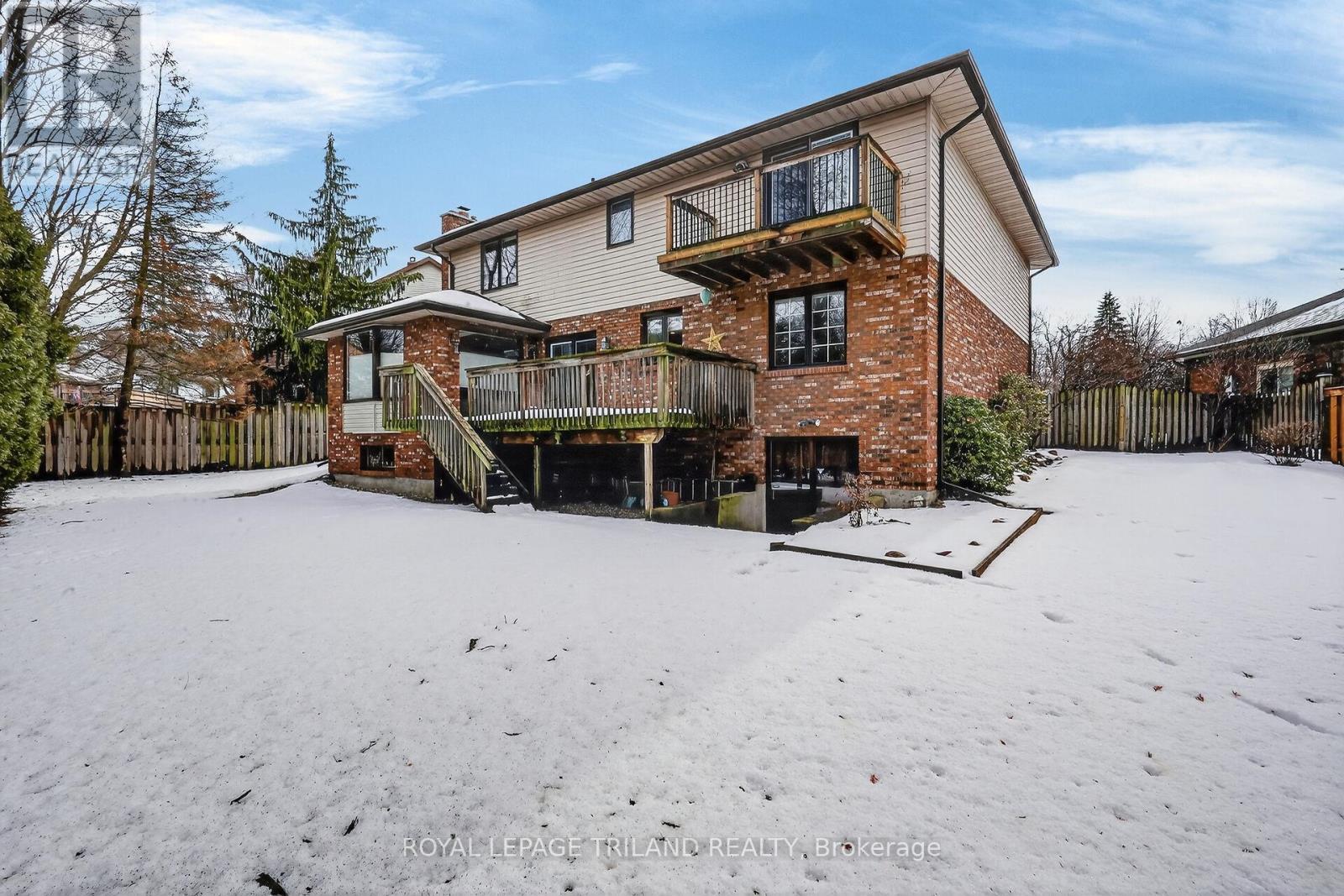 Backyard: Ample Outdoor Entertaining Space - 126 Somerset Road, London South (South K), ON - Outdoor