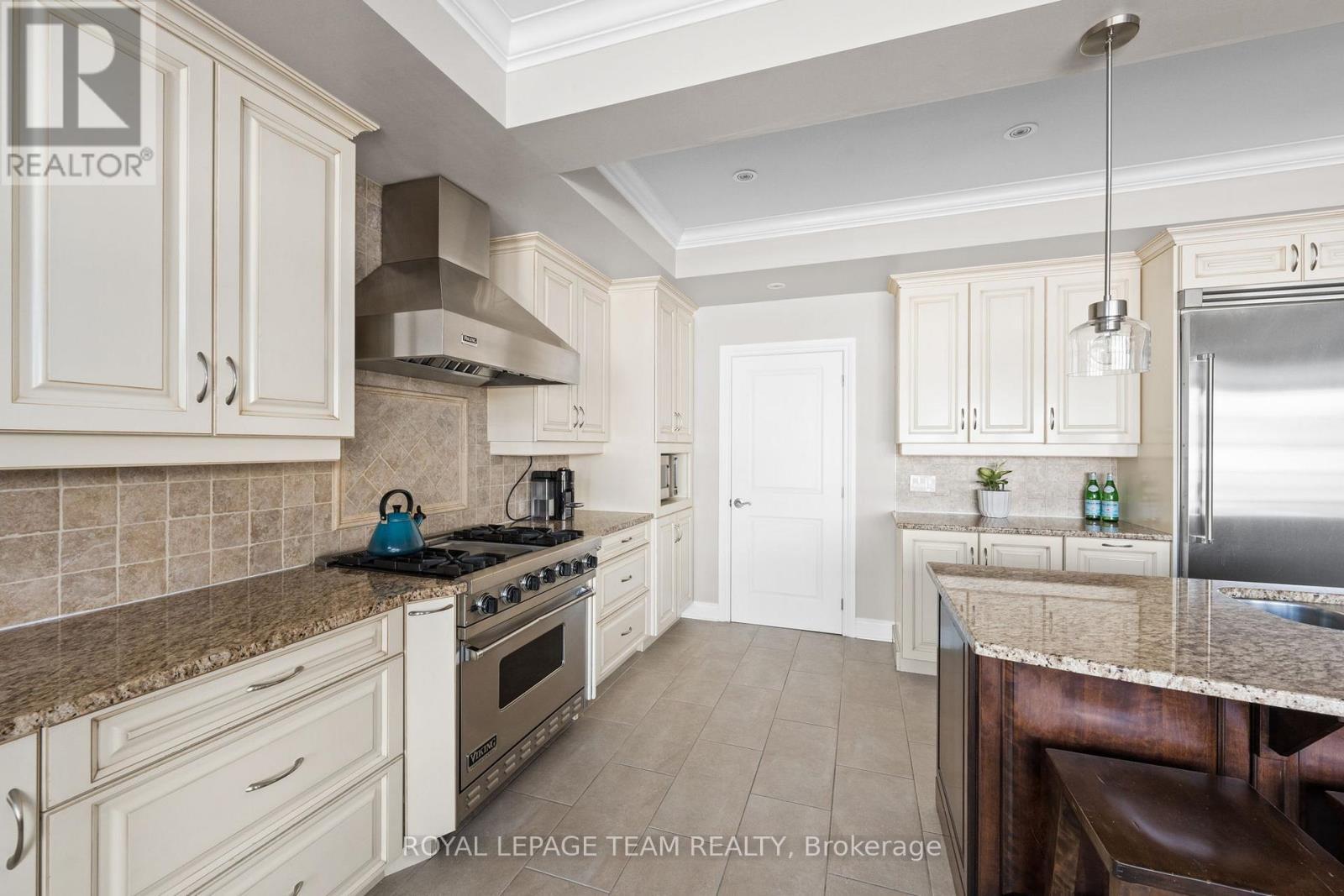 430 Kilmarnock Way, Ottawa, ON - Indoor Photo Showing Kitchen With Upgraded Kitchen