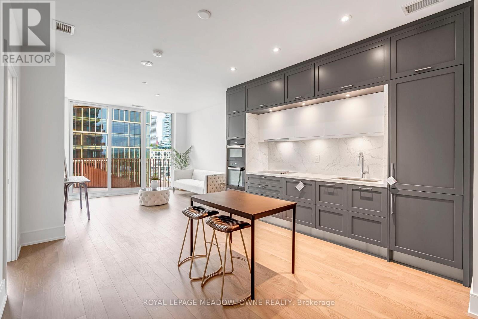 826 - 155 Merchants' Wharf, Toronto, ON - Indoor