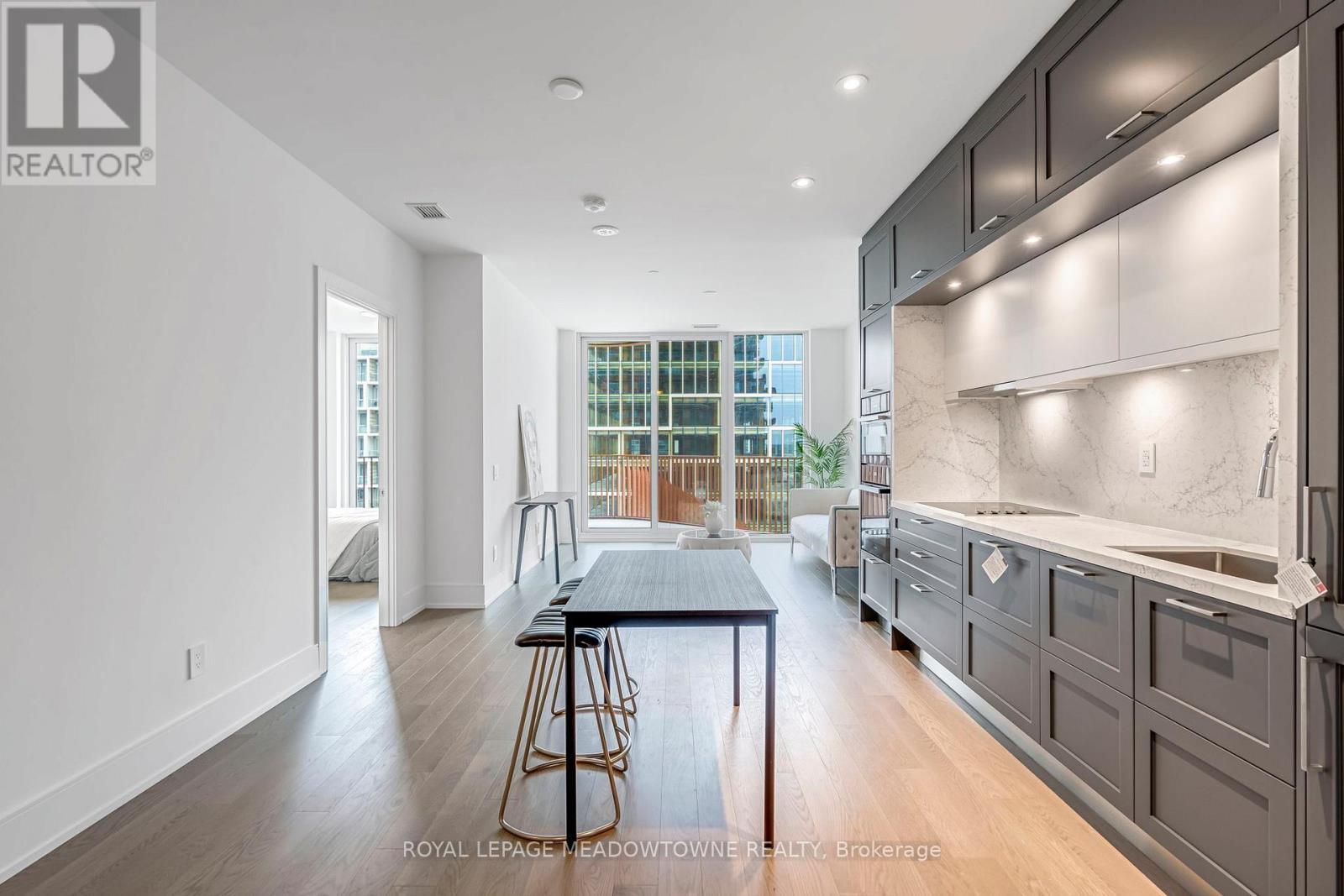 826 - 155 Merchants' Wharf, Toronto, ON - Indoor Photo Showing Kitchen With Upgraded Kitchen