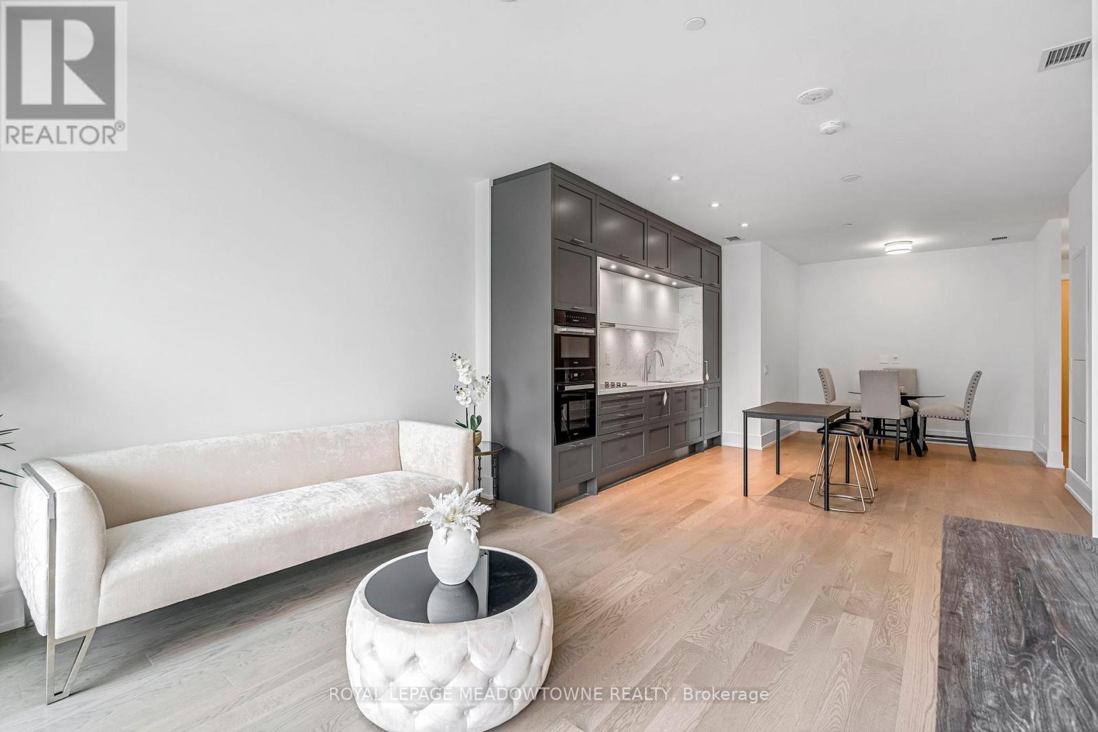 826 - 155 Merchants' Wharf, Toronto, ON - Indoor