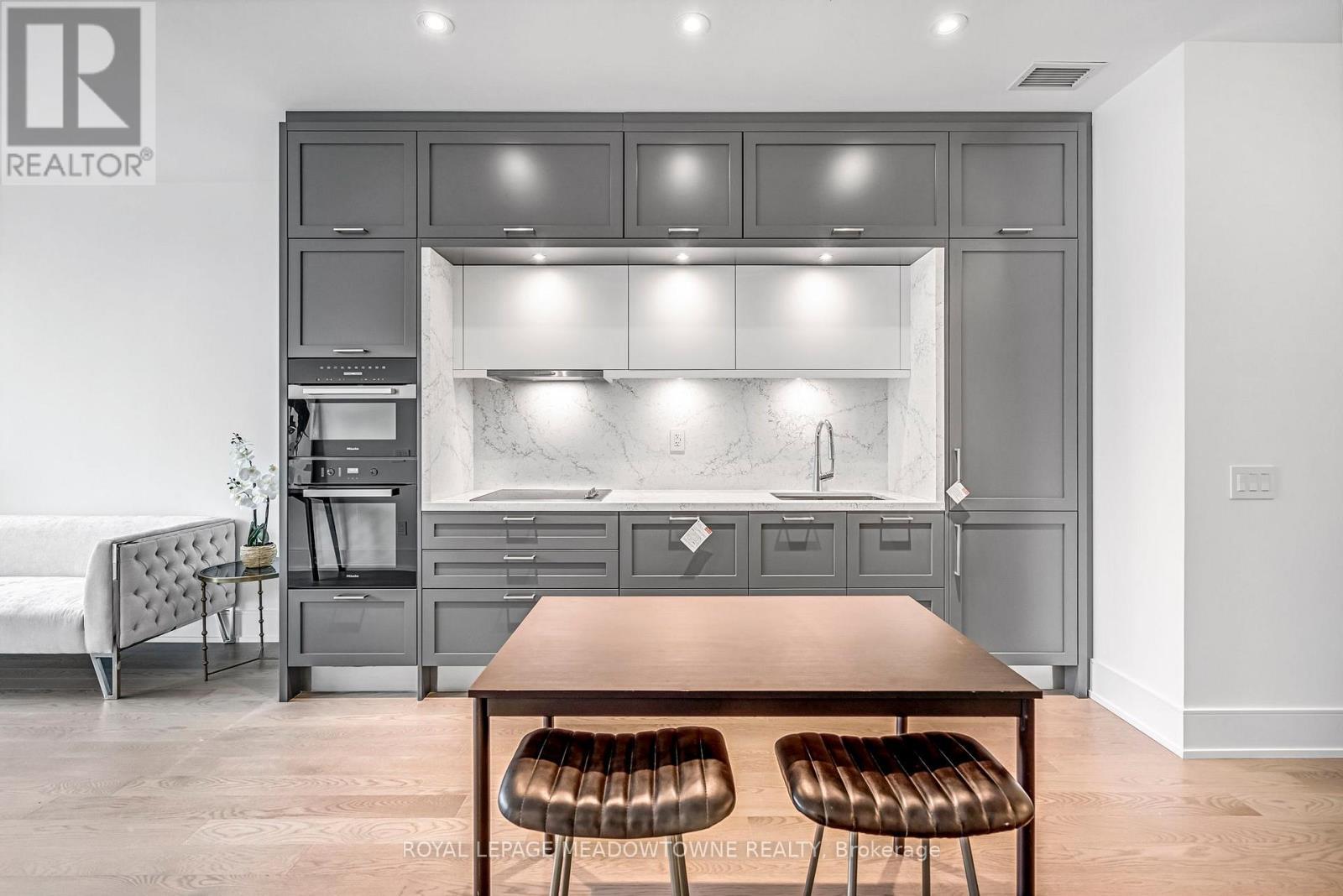 826 - 155 Merchants' Wharf, Toronto, ON - Indoor