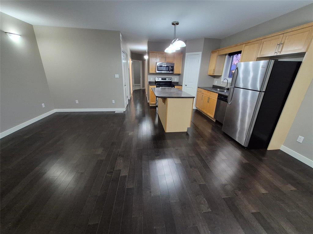 1 35 Lilac Place, Niverville, MB - Indoor Photo Showing Kitchen