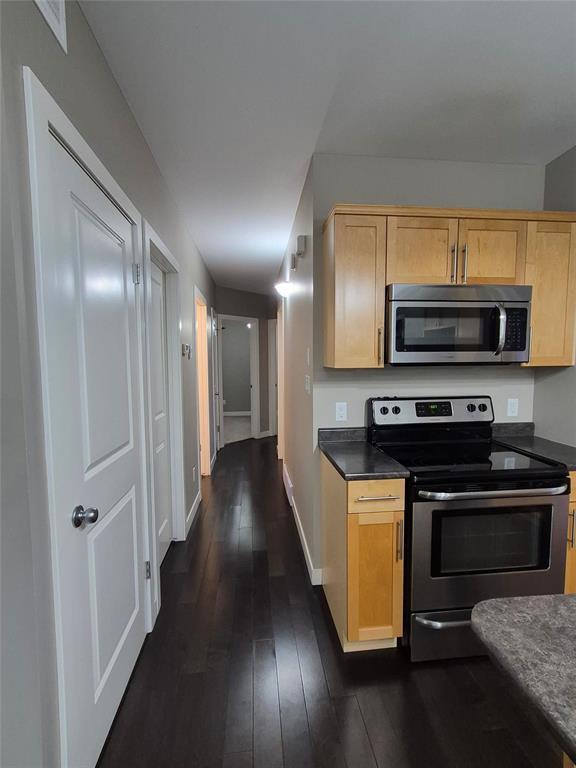 1 35 Lilac Place, Niverville, MB - Indoor Photo Showing Kitchen