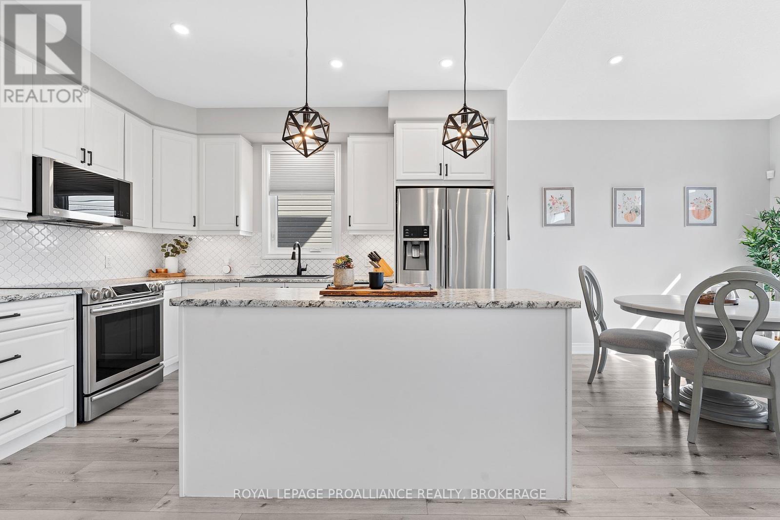 1556 Albany Drive, Kingston (City Northwest), ON - Indoor Photo Showing Kitchen With Stainless Steel Kitchen With Upgraded Kitchen