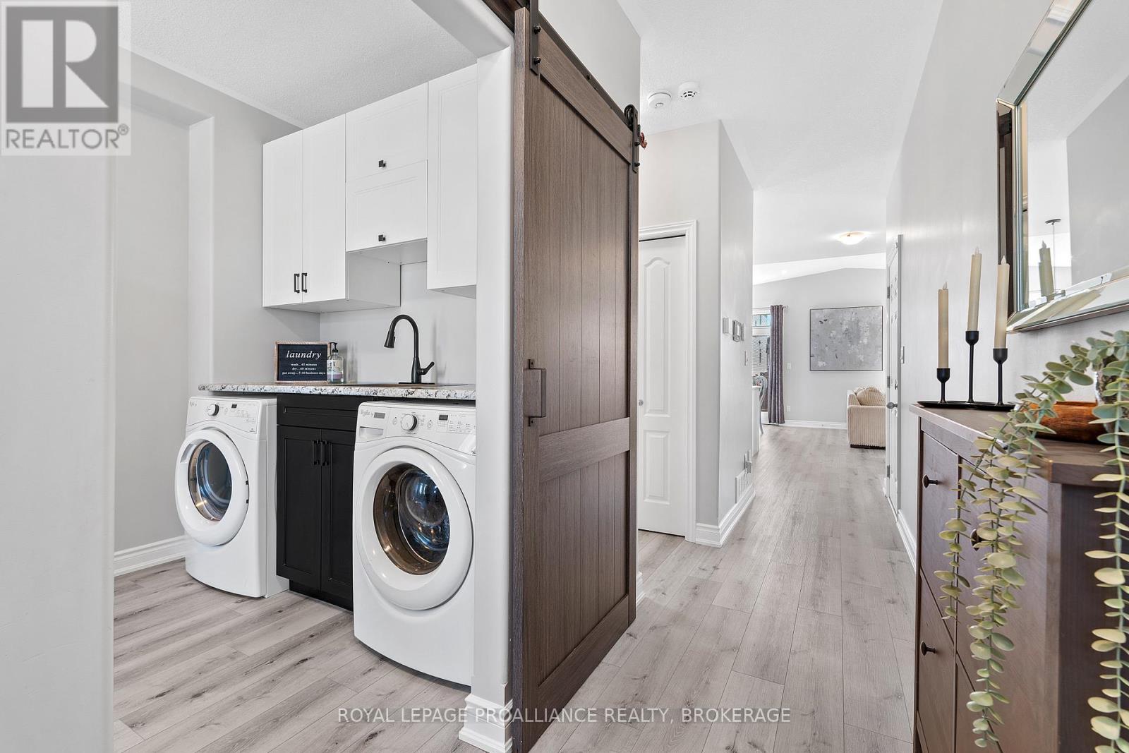 1556 Albany Drive, Kingston (City Northwest), ON - Indoor Photo Showing Laundry Room