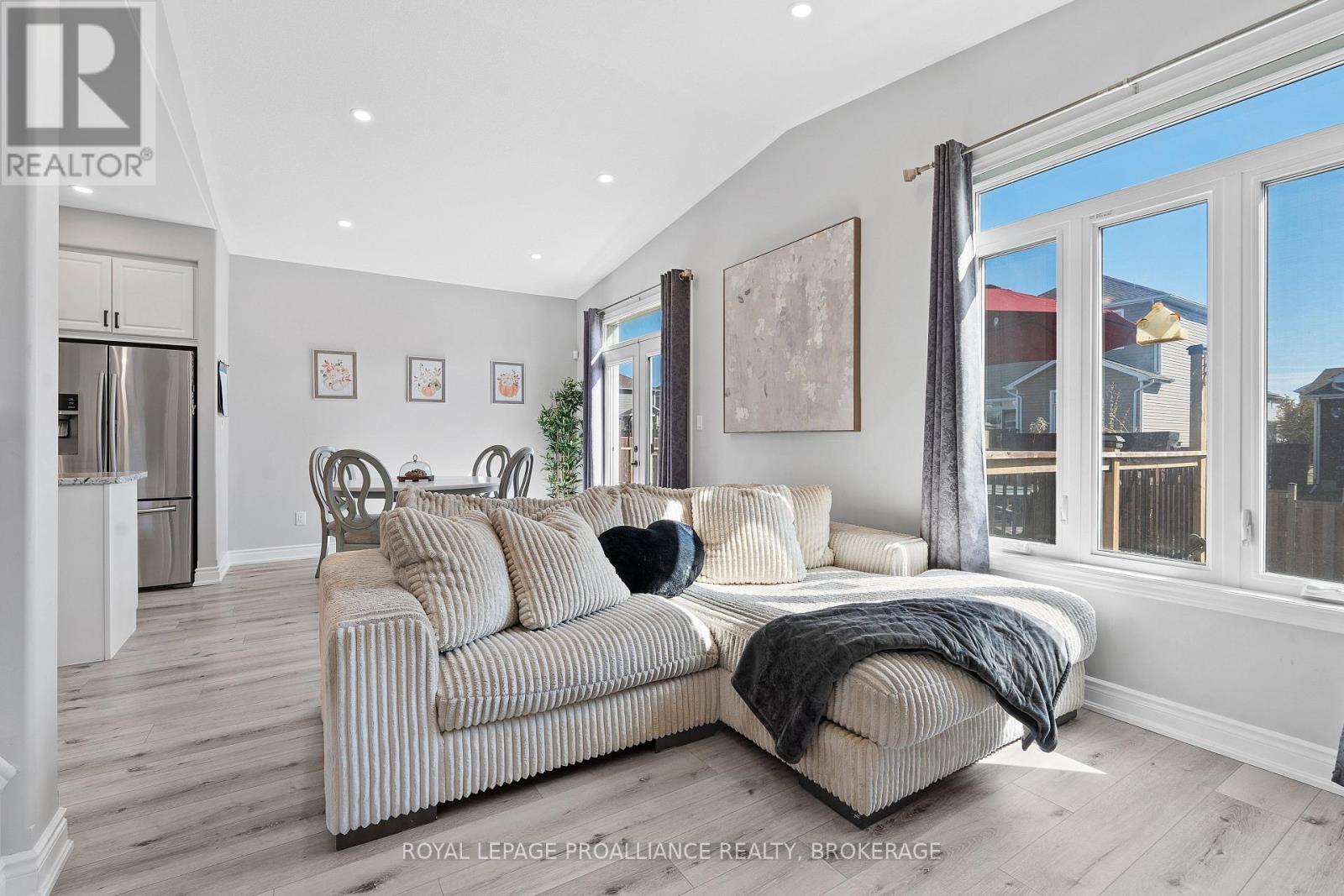 1556 Albany Drive, Kingston (City Northwest), ON - Indoor Photo Showing Bedroom
