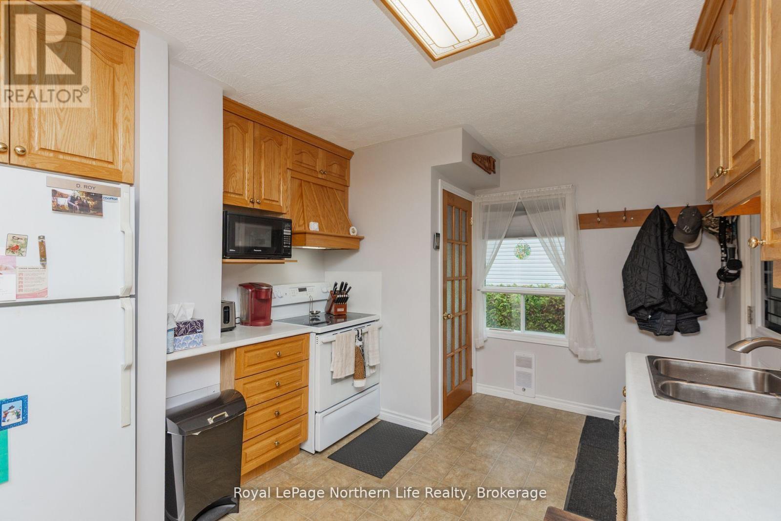 91 Oak Street, Unorganized Townships (Thorne), ON - Indoor Photo Showing Kitchen With Double Sink