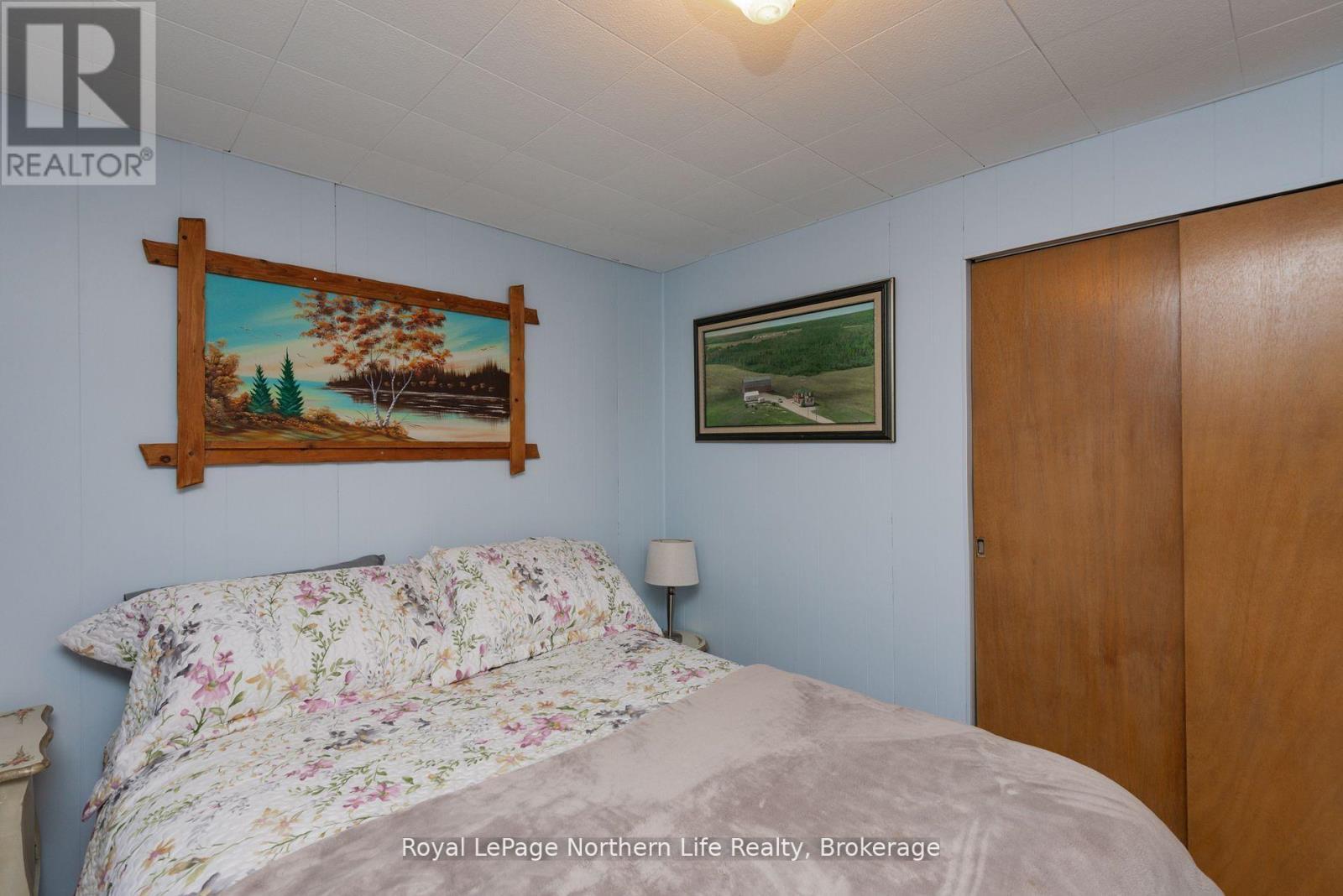 91 Oak Street, Unorganized Townships (Thorne), ON - Indoor Photo Showing Bedroom