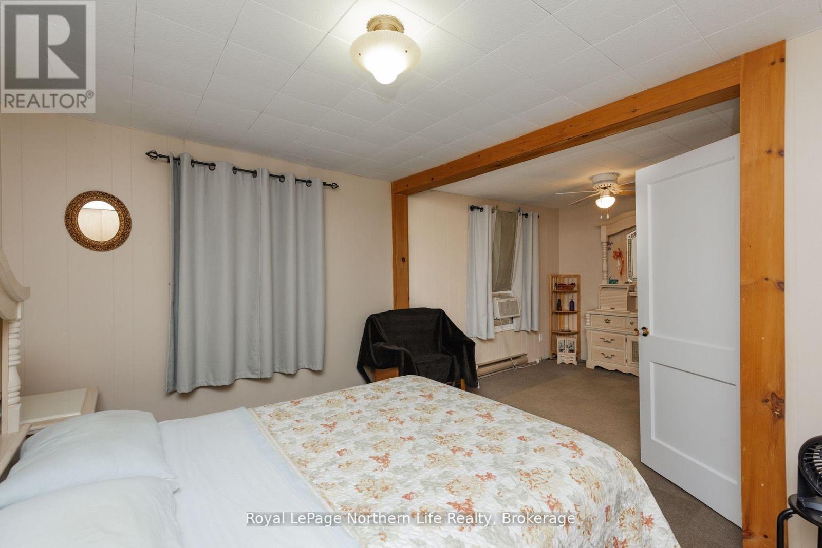 91 Oak Street, Unorganized Townships (Thorne), ON - Indoor Photo Showing Bedroom