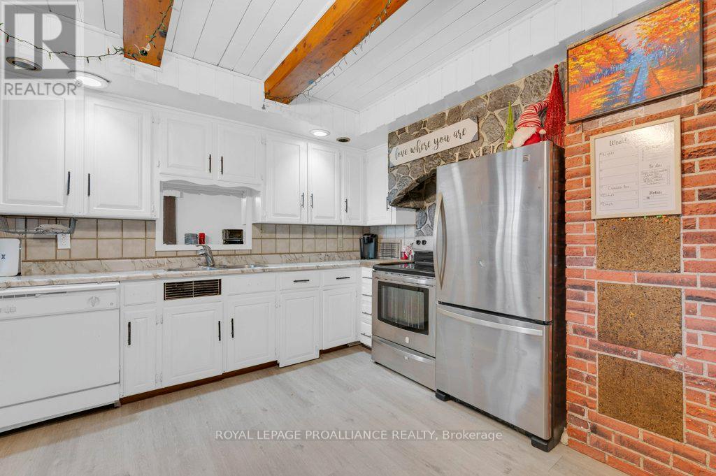 431 Main Street, Deseronto (Deseronto (Town)), ON - Indoor Photo Showing Kitchen