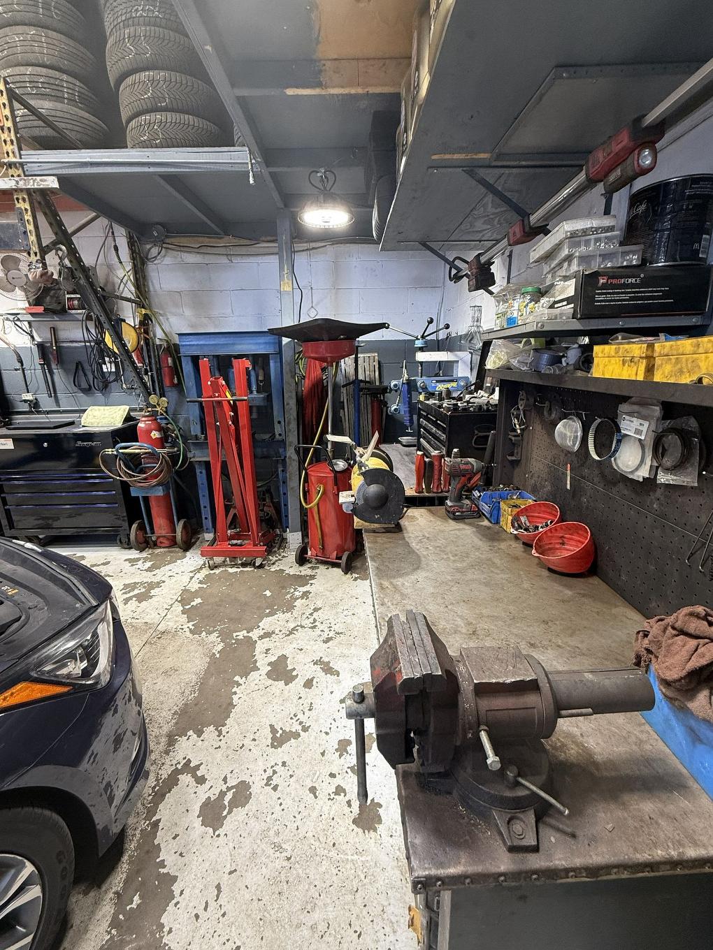 Intérieur - 11 Indisponible, Laval (Laval-Des-Rapides), QC - Indoor Photo Showing Garage