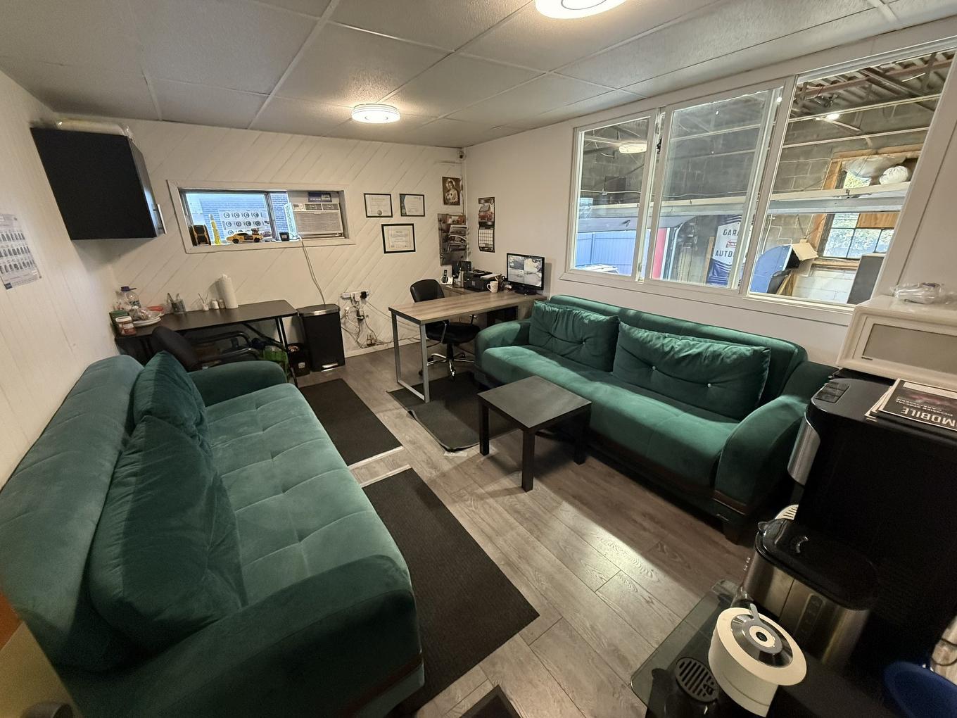 Bureau - 11 Indisponible, Laval (Laval-Des-Rapides), QC - Indoor