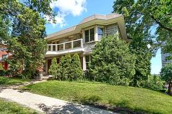 1061 Boul. Mont-Royal Montréal (Outremont), QC H2V 2H5