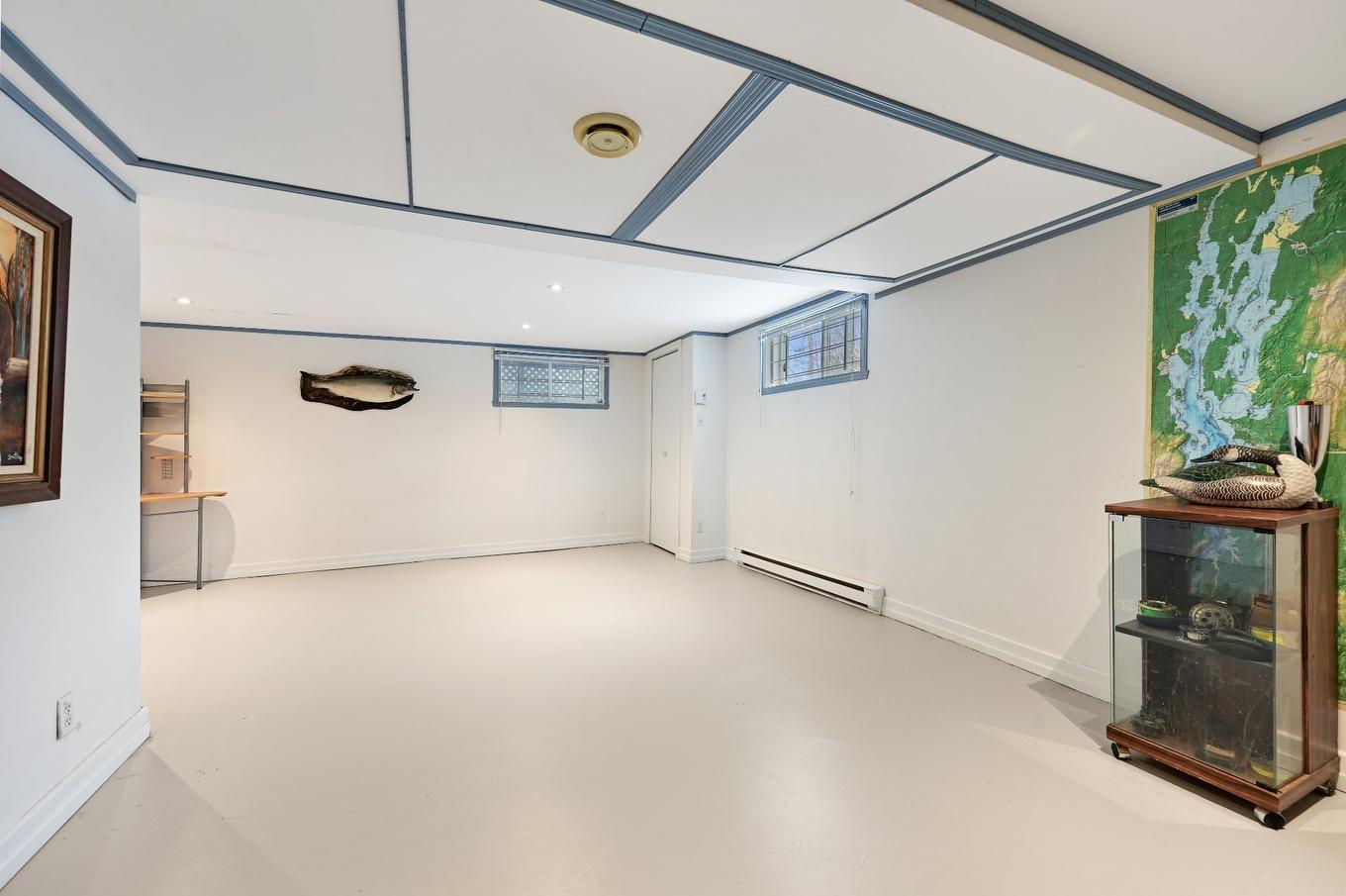 Salle familiale - 319 23E Avenue E., Venise-En-Québec, QC - Indoor Photo Showing Other Room