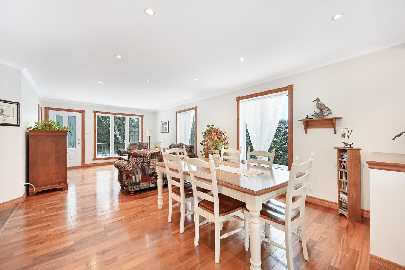 Coin-repas - 319 23E Avenue E., Venise-En-Québec, QC - Indoor Photo Showing Dining Room