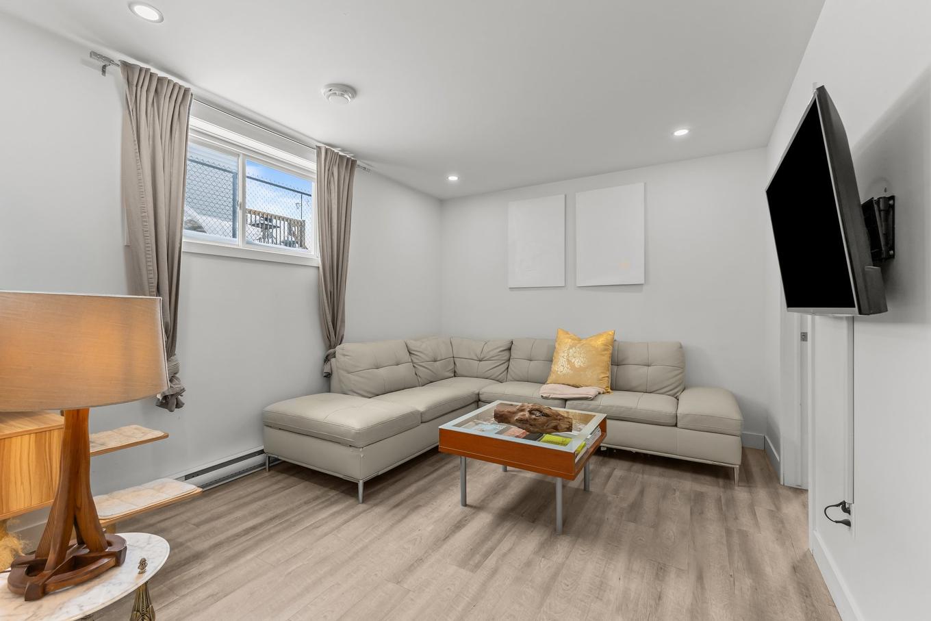 Salle familiale - 27 64E Avenue O., Saint-Paul-De-L'Île-Aux-Noix, QC - Indoor Photo Showing Living Room