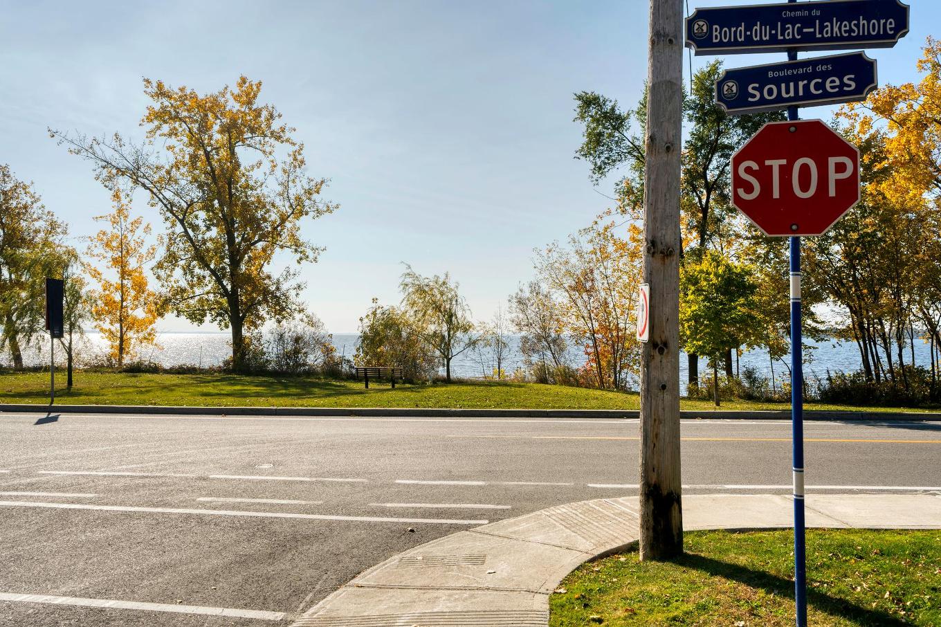 Vue sur l'eau - 365 Boul. Des Sources, Dorval, QC - Outdoor With View