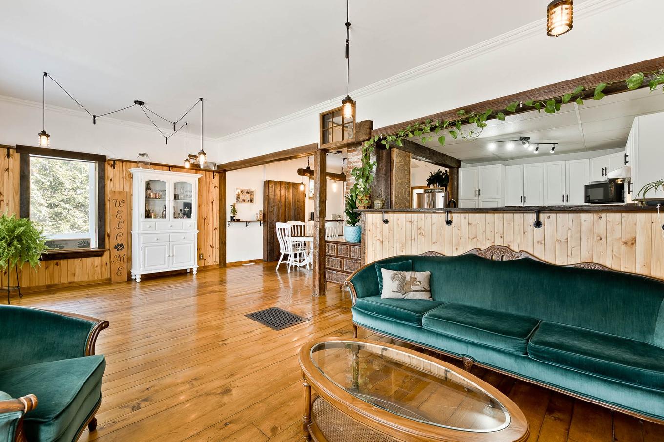 Boudoir - 390 Rue Principale, Stoke, QC - Indoor Photo Showing Living Room