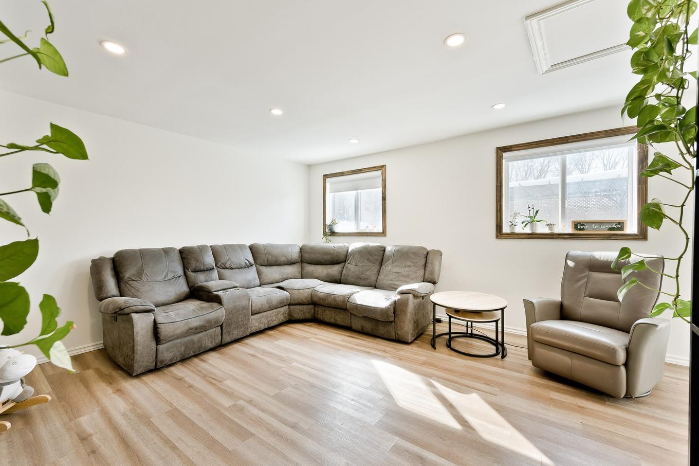 Salon - 390 Rue Principale, Stoke, QC - Indoor Photo Showing Living Room