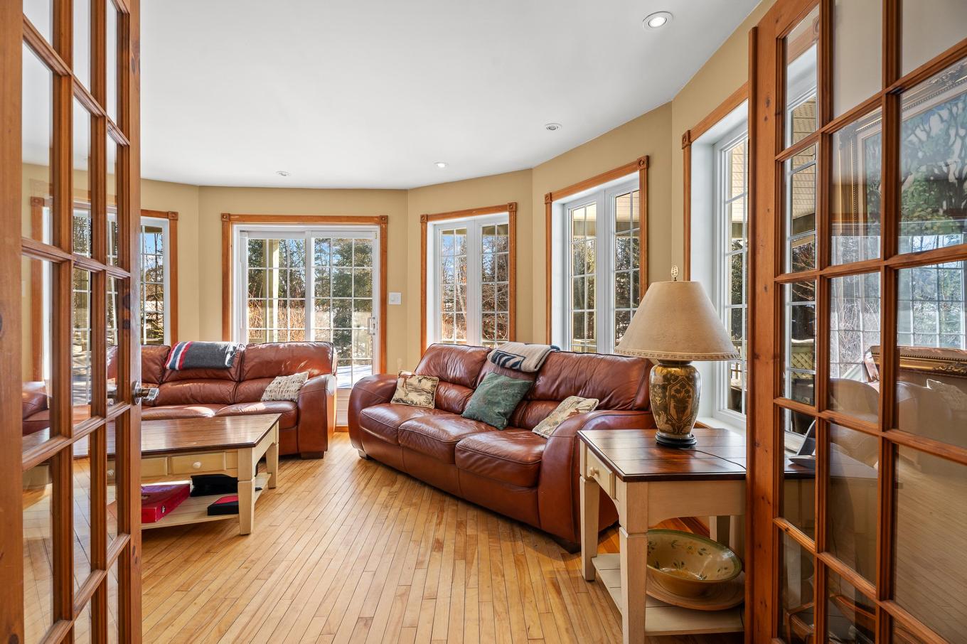 Salon - 38 Imp. Denise, Lac-Supérieur, QC - Indoor Photo Showing Living Room