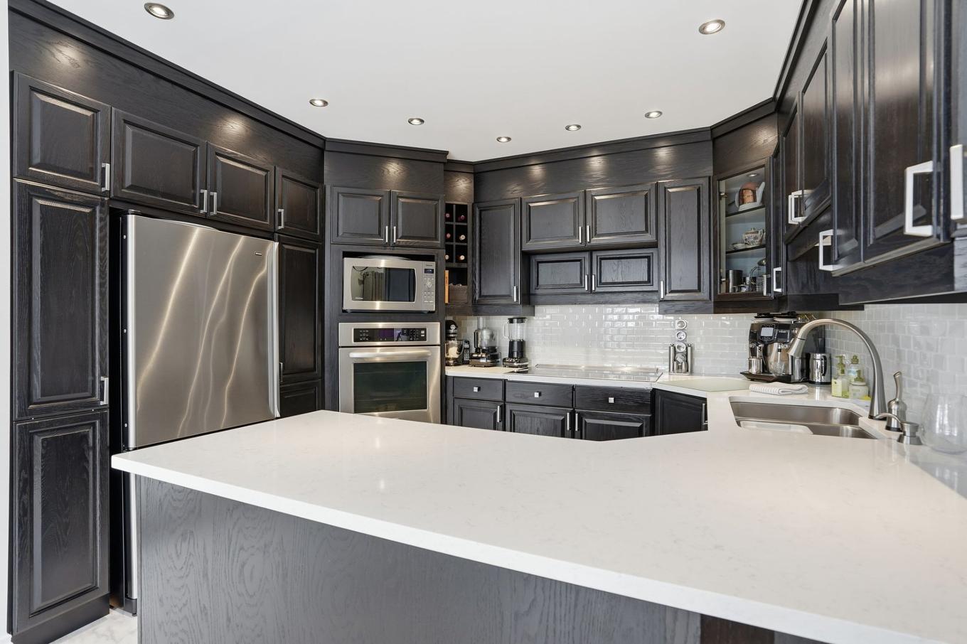Cuisine - 320 Rue Brion, Saint-Amable, QC - Indoor Photo Showing Kitchen With Double Sink With Upgraded Kitchen