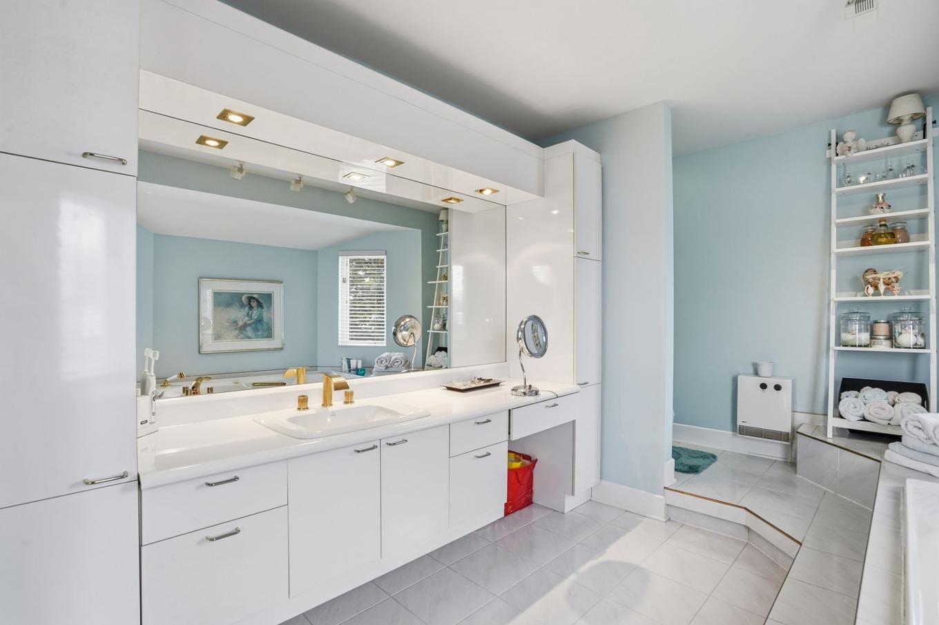 Salle de bains attenante à la CCP - 320 Rue Brion, Saint-Amable, QC - Indoor Photo Showing Bathroom