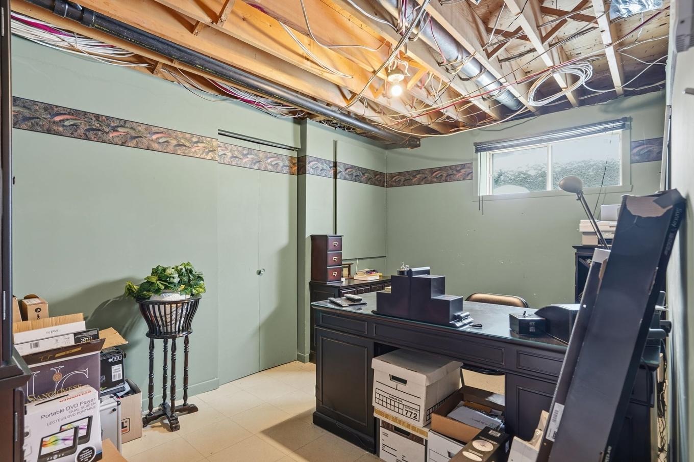 Boudoir - 320 Rue Brion, Saint-Amable, QC - Indoor Photo Showing Office