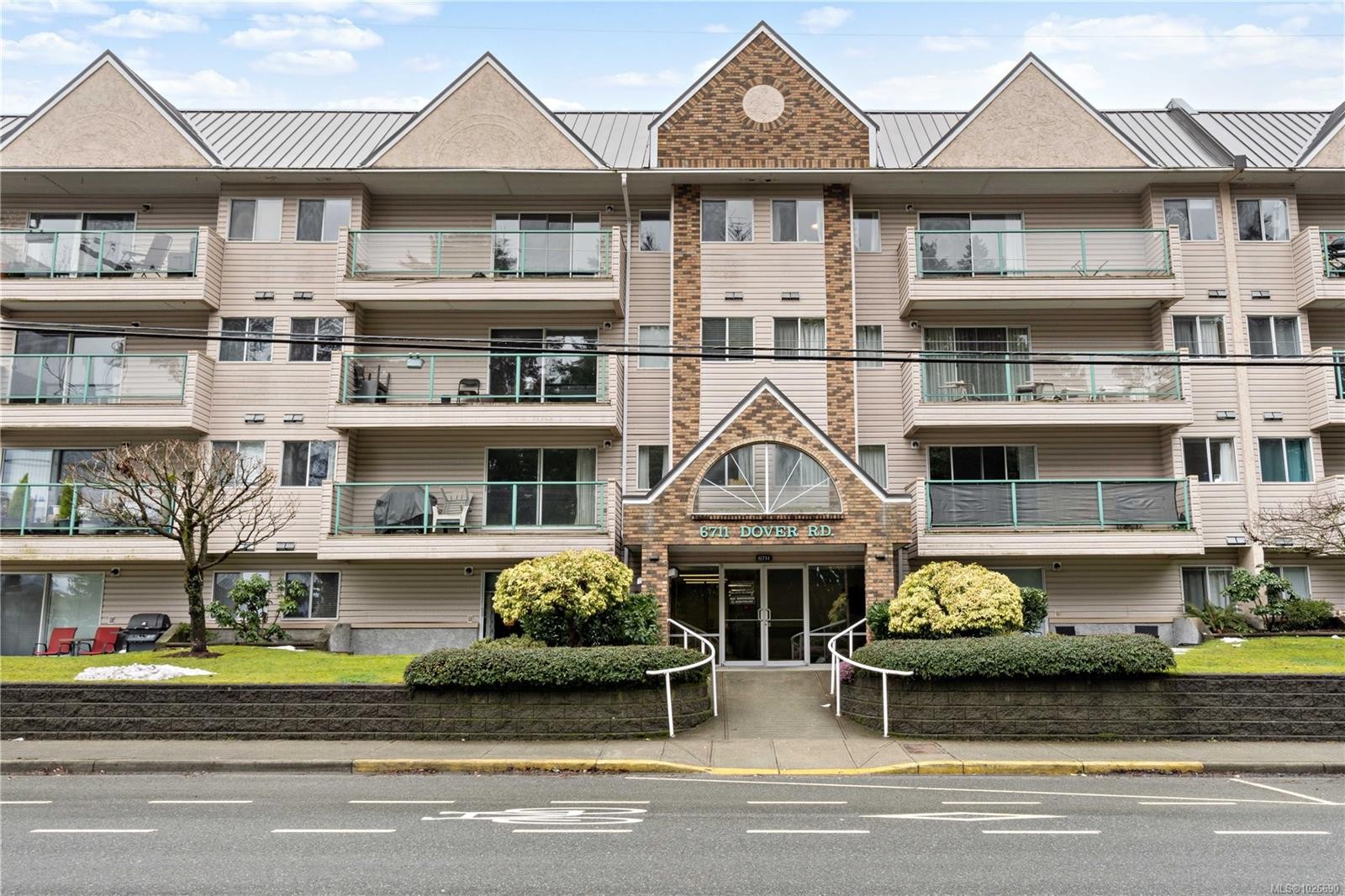130-6711 Dover Rd, Nanaimo, BC - Outdoor With Facade