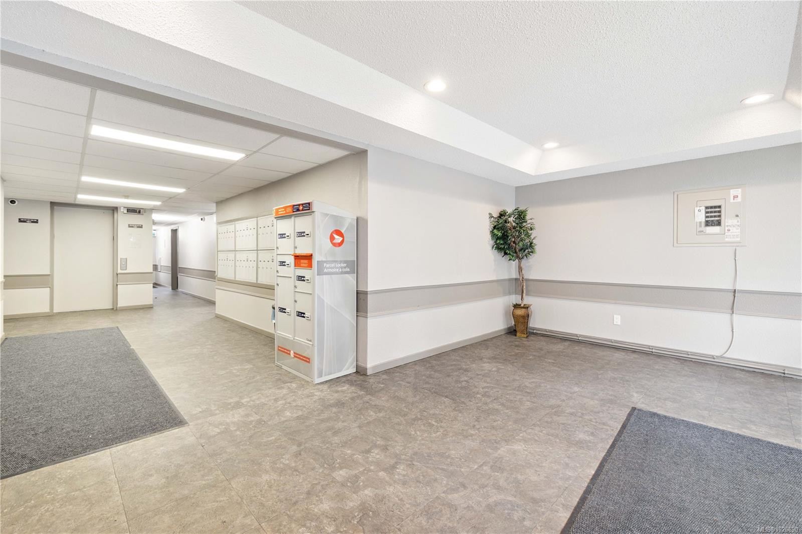 130-6711 Dover Rd, Nanaimo, BC - Indoor Photo Showing Other Room