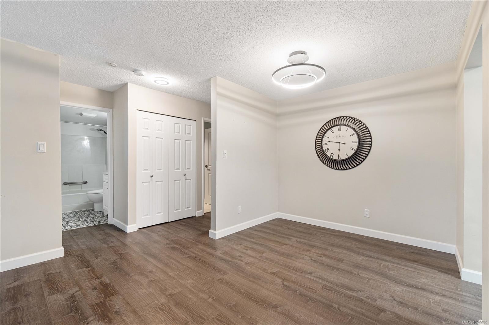 130-6711 Dover Rd, Nanaimo, BC - Indoor Photo Showing Living Room