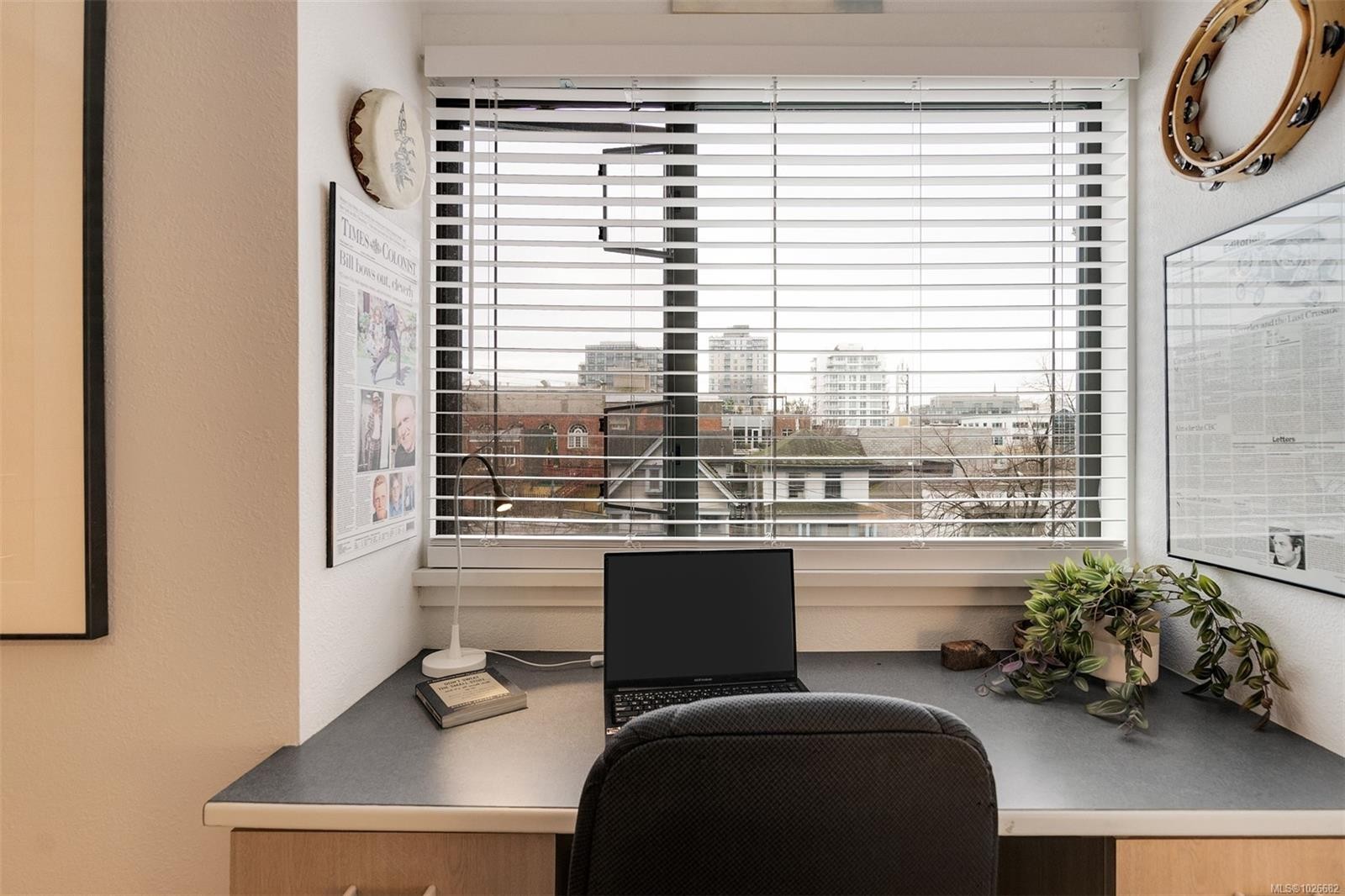 401-1630 Quadra St, Victoria, BC - Indoor