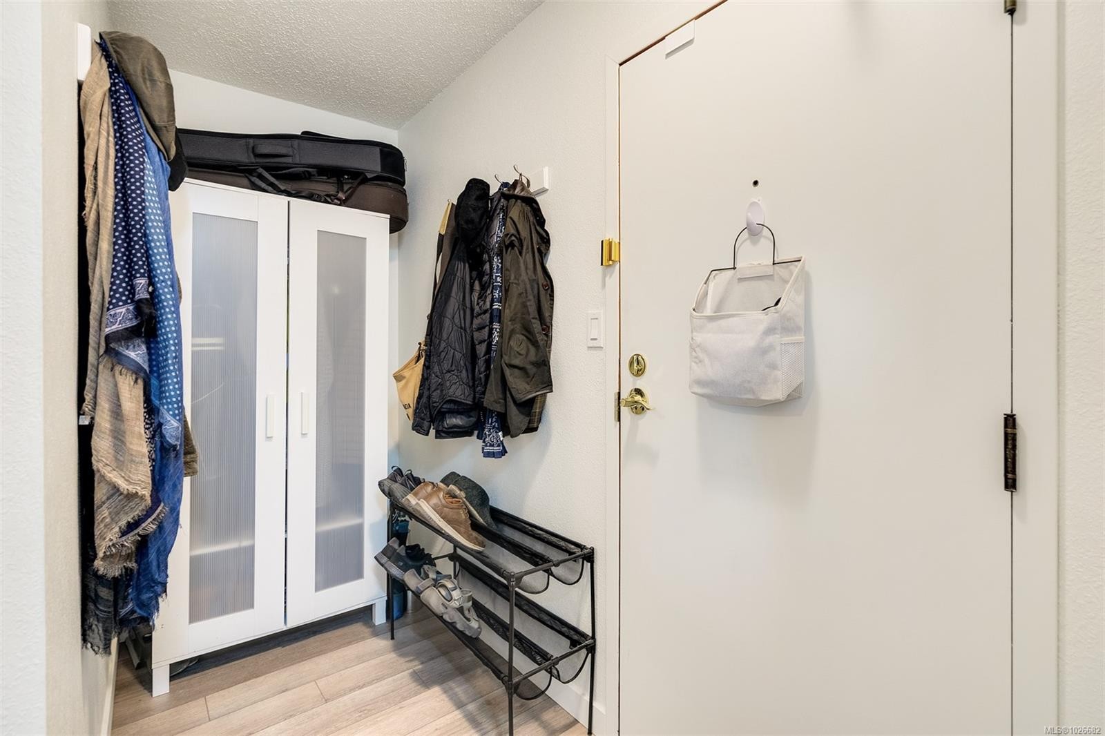 401-1630 Quadra St, Victoria, BC - Indoor