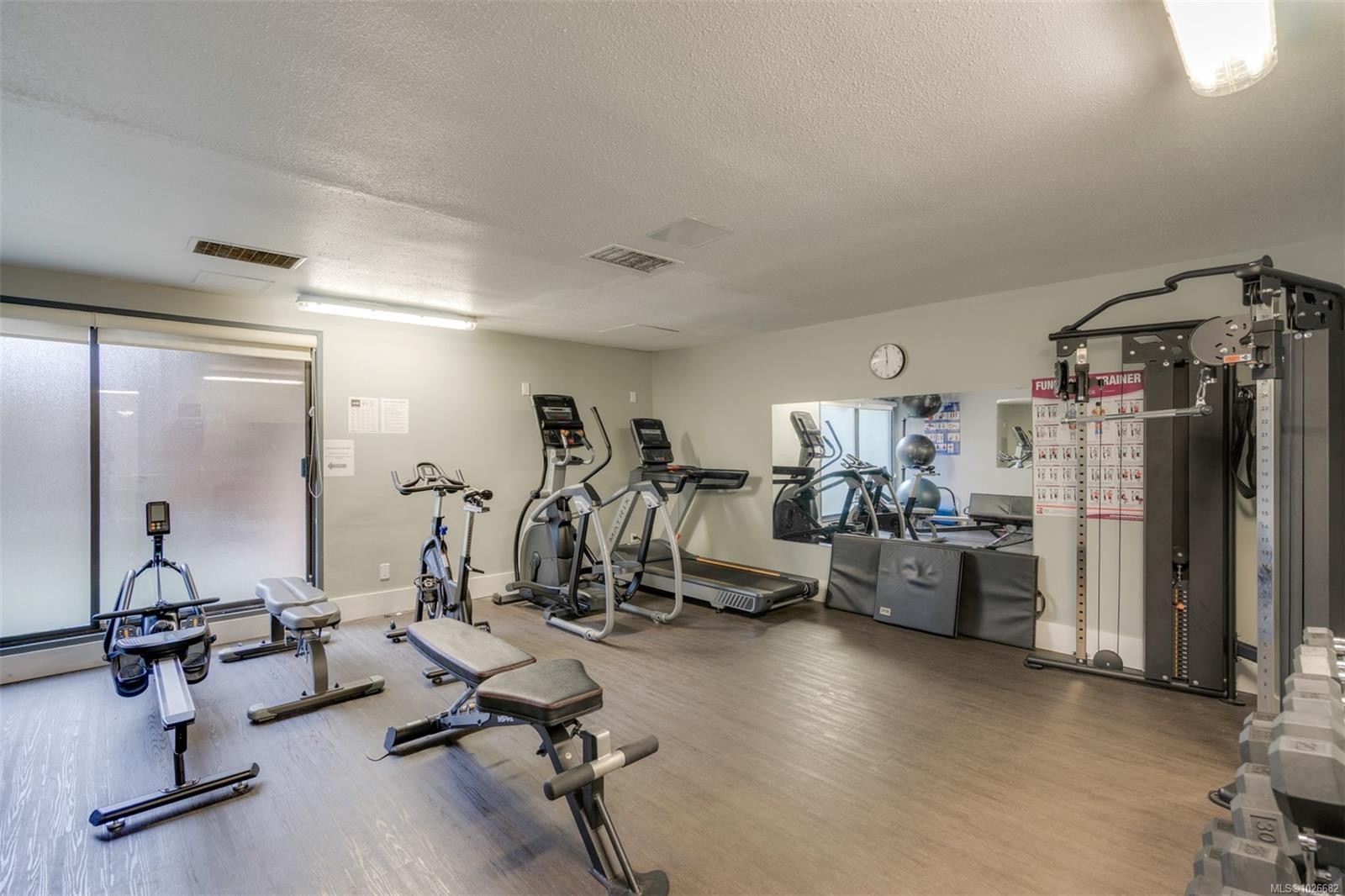 401-1630 Quadra St, Victoria, BC - Indoor Photo Showing Gym Room