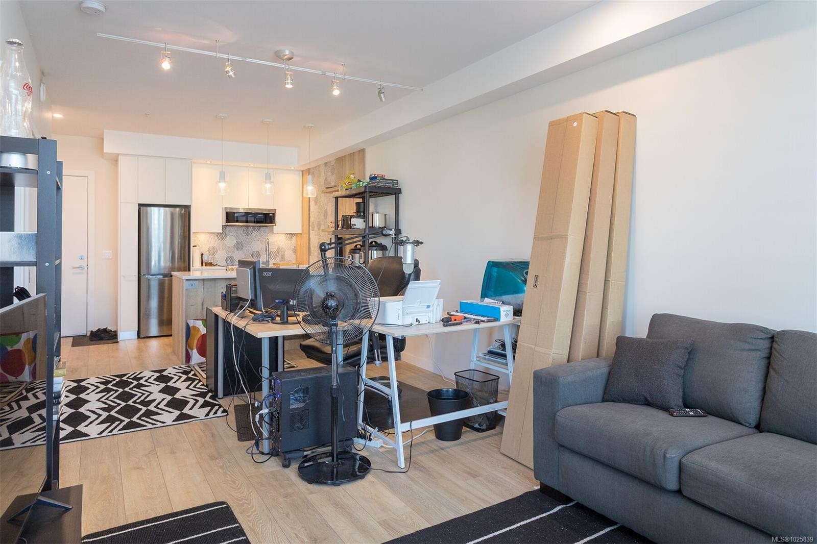 209-1588 North Dairy Rd, Saanich, BC - Indoor