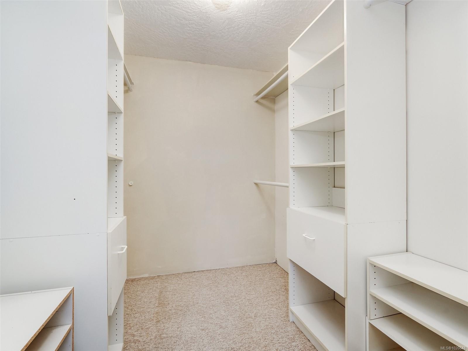 4010 Hollyridge Pl, Saanich, BC