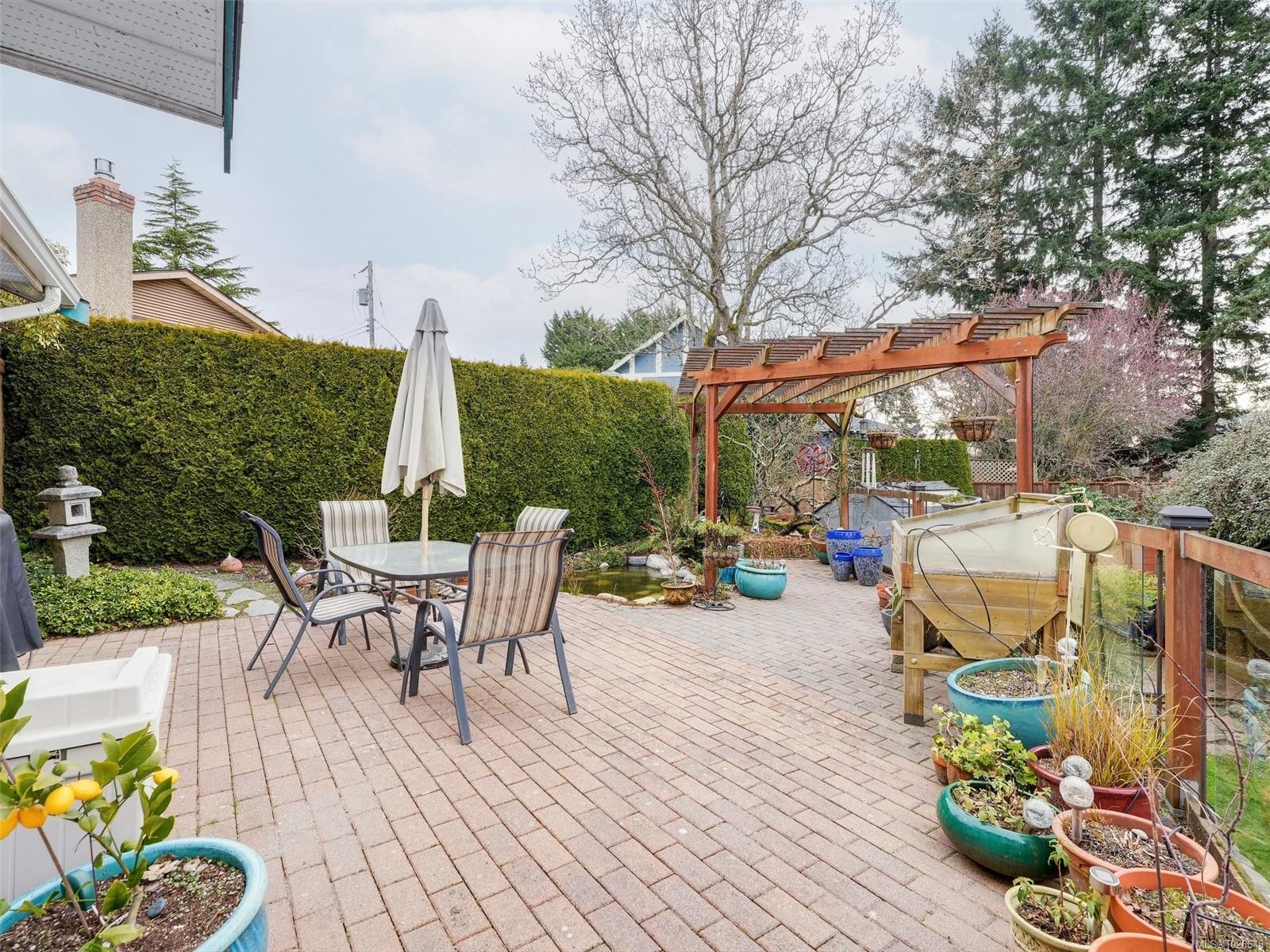 4010 Hollyridge Pl, Saanich, BC