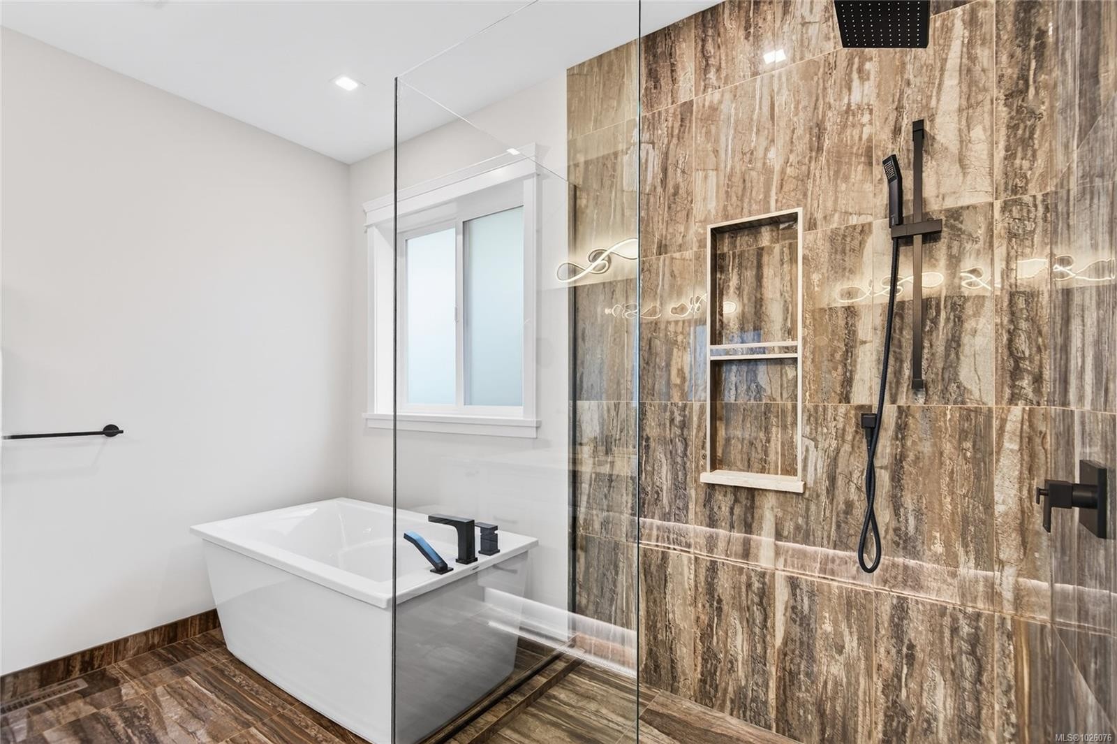 2224 Valley View Dr, Courtenay, BC