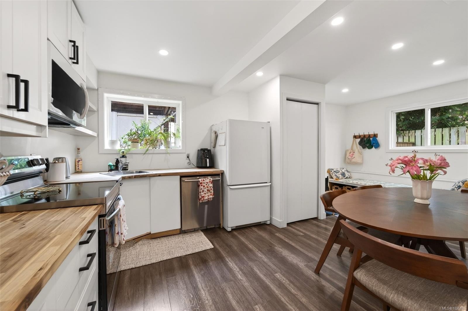 3905 Grange Rd, Saanich, BC