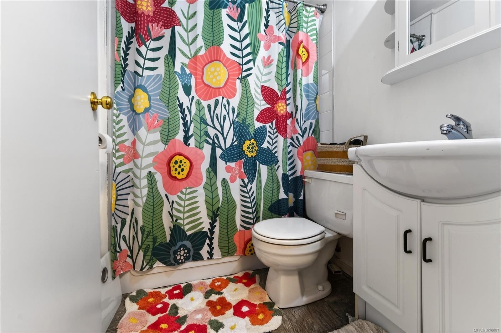 3905 Grange Rd, Saanich, BC