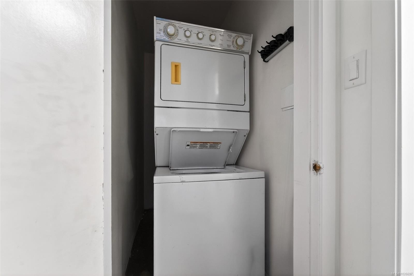 3905 Grange Rd, Saanich, BC