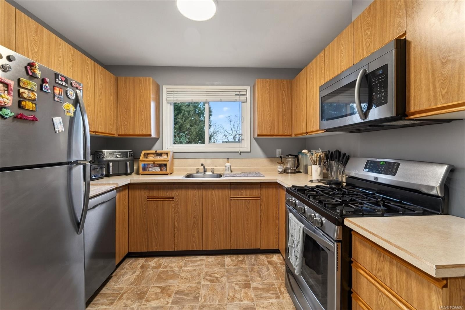 3905 Grange Rd, Saanich, BC