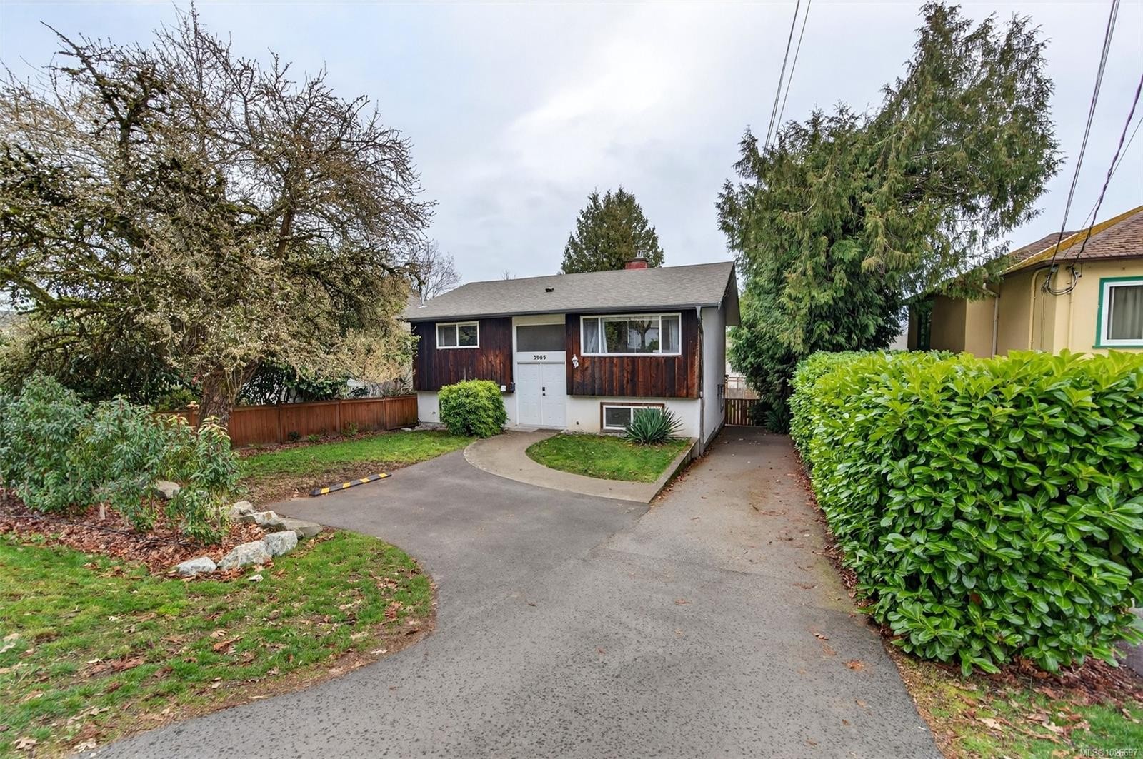 3905 Grange Rd, Saanich, BC