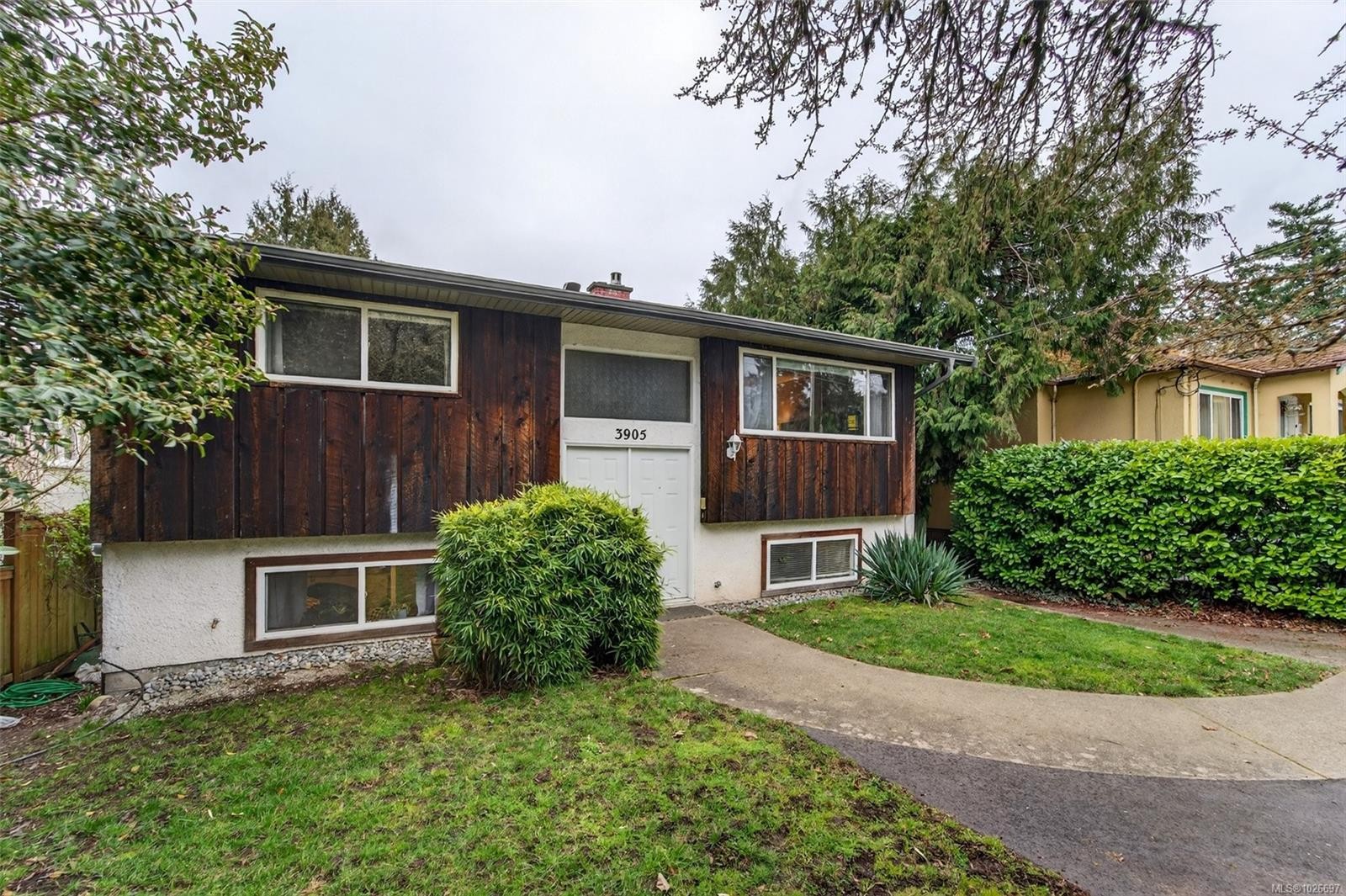 3905 Grange Rd, Saanich, BC