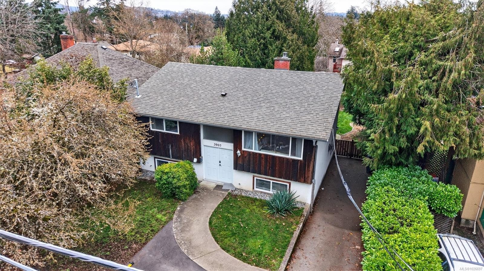 3905 Grange Rd, Saanich, BC