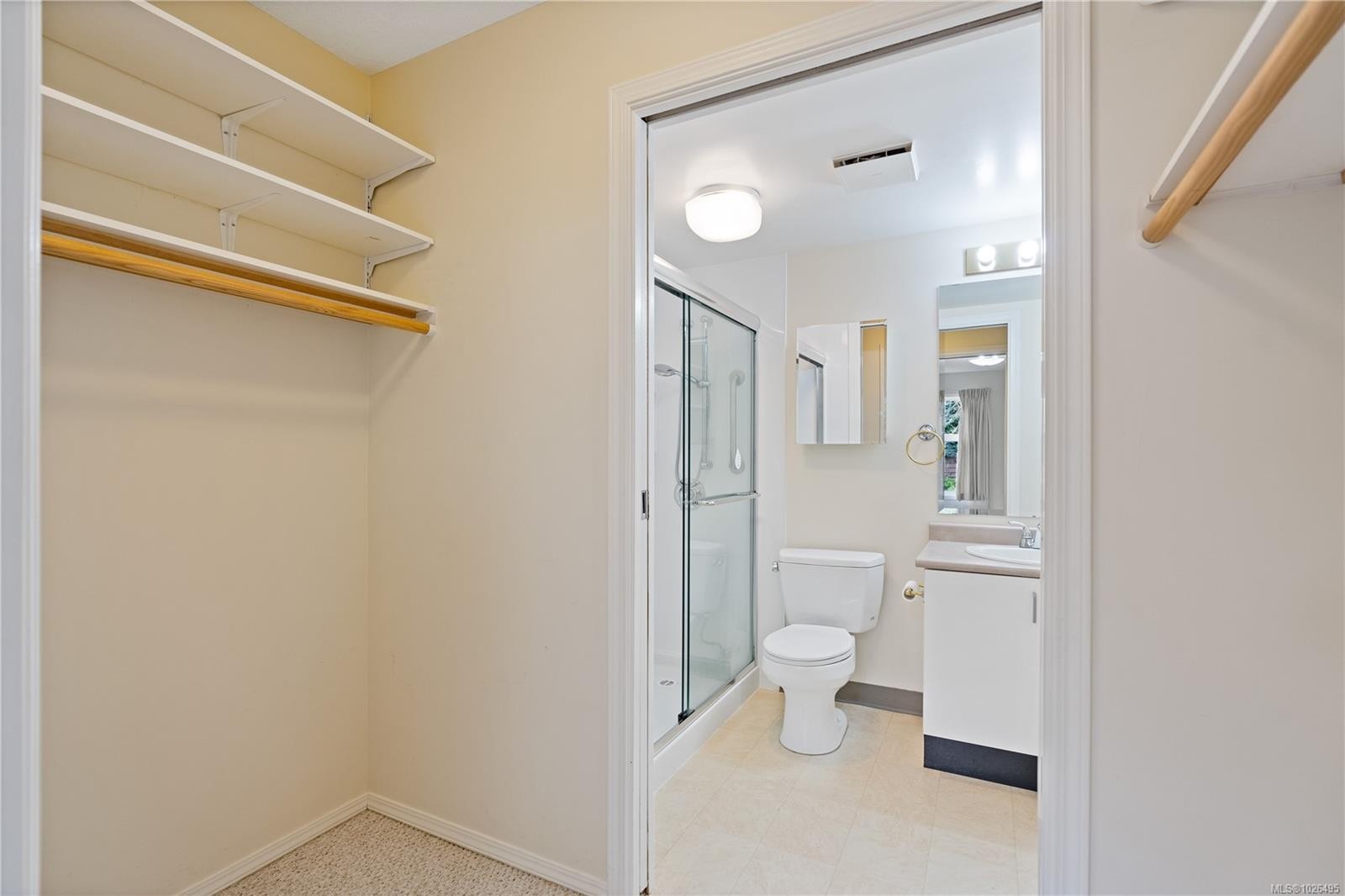 105-3915 St. Georges Lane, Saanich, BC - Indoor