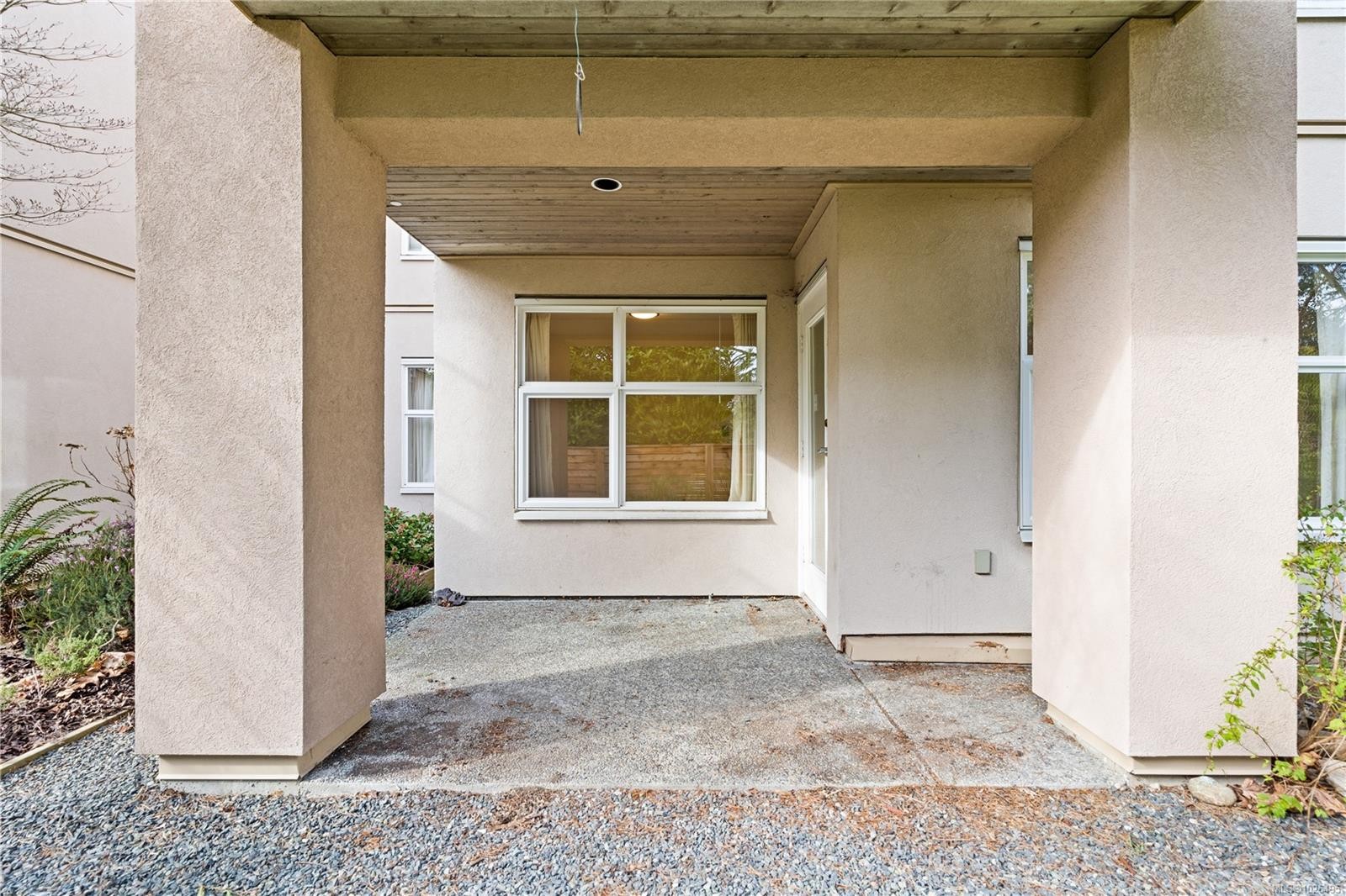 105-3915 St. Georges Lane, Saanich, BC - Outdoor With Exterior