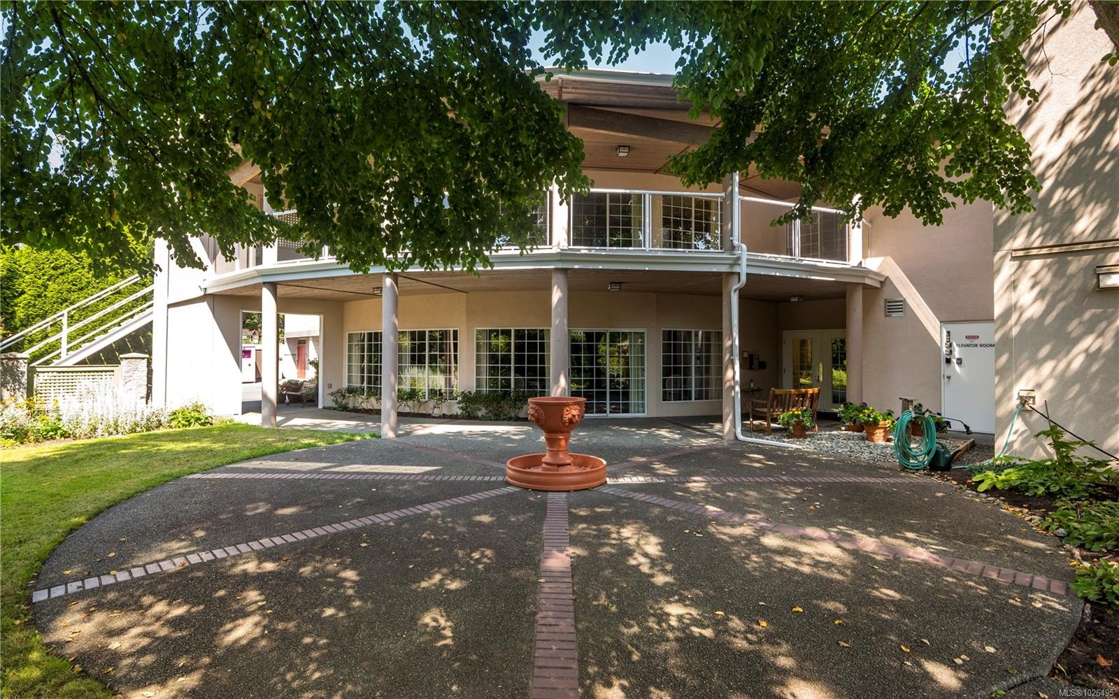 105-3915 St. Georges Lane, Saanich, BC - Outdoor