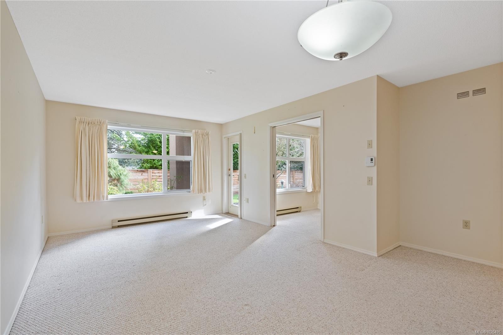 105-3915 St. Georges Lane, Saanich, BC - Indoor Photo Showing Other Room