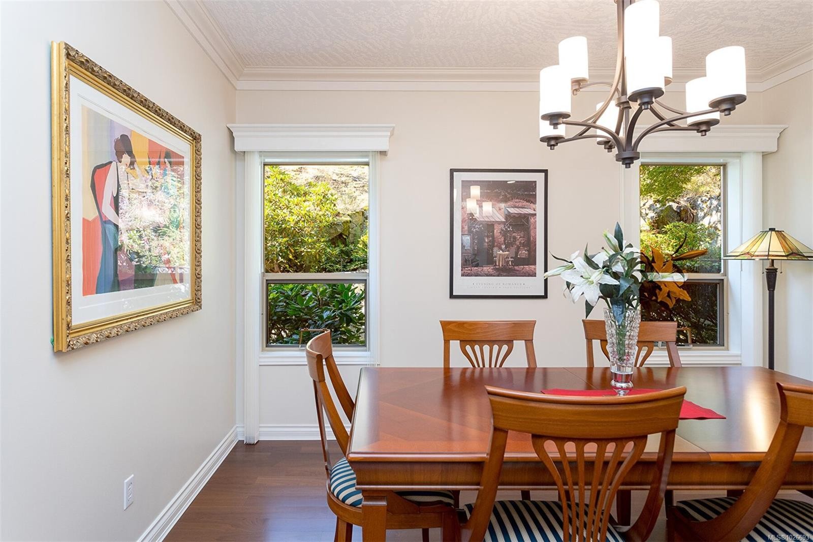 4-910 Maltwood Terr, Saanich, BC - Indoor Photo Showing Dining Room